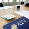 Papeterie de lancement d'entreprise imprimée : cartes de visite, papier à en-tête et factures prêts pour le premier rendez-vous