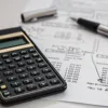 Facture papier avec un code QR de paiement