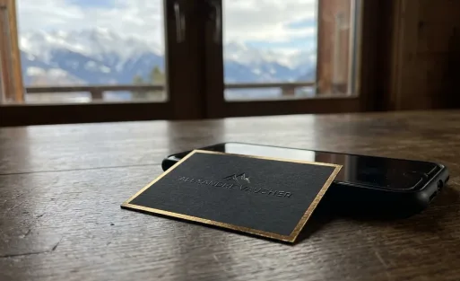Black_business_card_on_desk